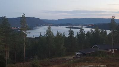 Fra Krokskogens ytterkant ut mot Steinsfjorden