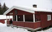 Gode vafler og pølser fra Strøm Larsen blir servert på Smedmyrkoia til vinteren.